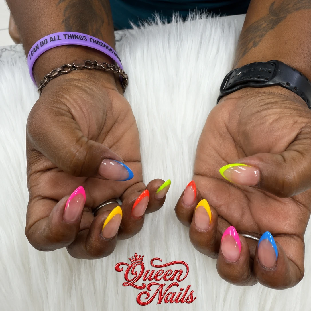  Queen Nails